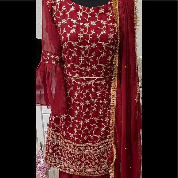 Women dress - Picture 2 of 6